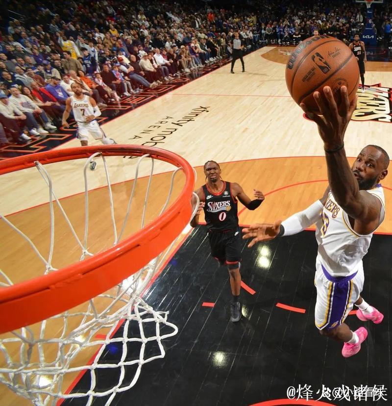 末节12分3助攻!原来不是詹姆斯不行了,而是他在解锁奥运会模式 末节12分3助攻!原来不是詹姆斯不行了,而是他在解锁奥运会模式