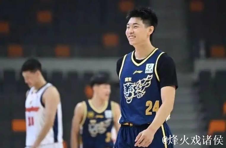 广东2将缺席揭幕战，山西酝酿1换1交易，广厦捡到宝，新疆注册新外援